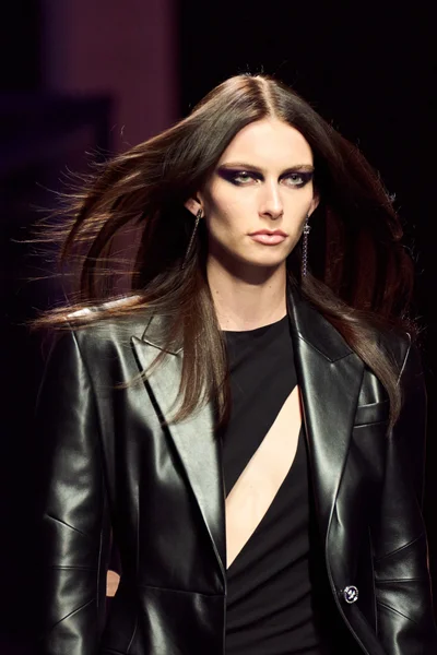 Look 10